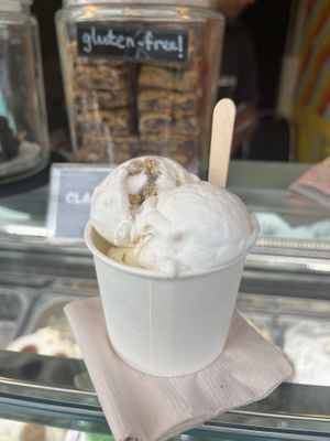 Lemon cheesecake and vanilla ice cream with cinnamon sugar    at The Cookie Jar in Chiang Mai