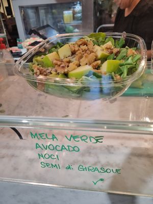 Salad bowl at Base V Juicery in Milan