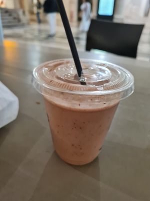 Peanut butter and chocolate smoothie at Base V Juicery in Milan