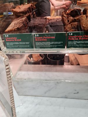 Sweets  vegan at Base V Juicery in Milan