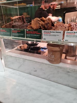 Sweets at Base V Juicery in Milan