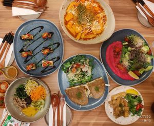 4 mains, 2 sides at Am I Addicted in Central Singapore