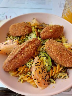 Comfort Bowl with Spicy Falafel at M Bakery in Aveiro