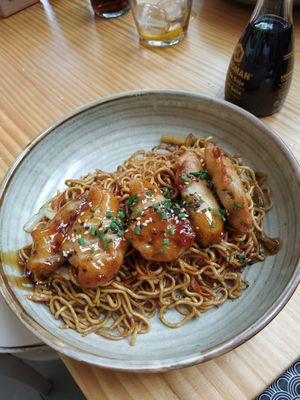Heura chicken yakisoba at TOFU Girona in Girona