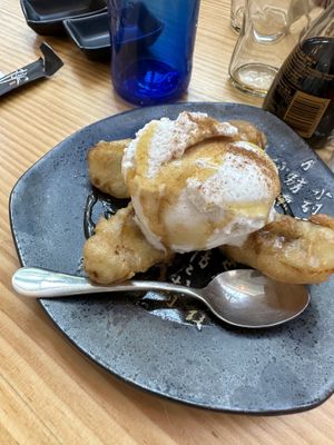 Fried banana with syrup and ice cream  at TOFU Girona in Girona