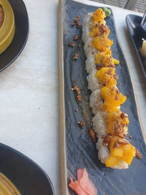 Sushi mango at TOFU Girona in Girona