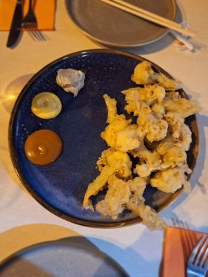 Altas de coliflor con salsa curry, trufa y paprika. at TOFU Girona in Girona