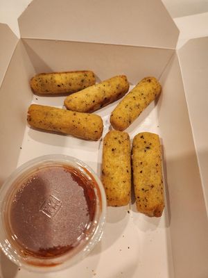 Mozzarella sticks at Razzi's Pizzeria - Greenwood Ave in Seattle