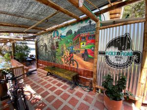 Un ambiente tropical at Casa de Ciclistas in Guatape