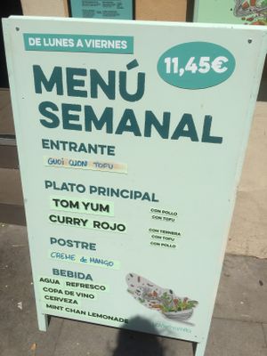 Midday meal deal at LaVietnamita in Barcelona