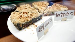 Sticky rice tartes at Vegan Mama in Seoul