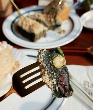 Mugwort sticky rice tarte - close-up at Vegan Mama in Seoul