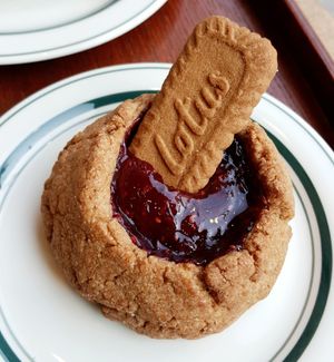 Whole-grain scone with raspberry jam and Lotus cookie #Veganuary at Vegan Mama in Seoul