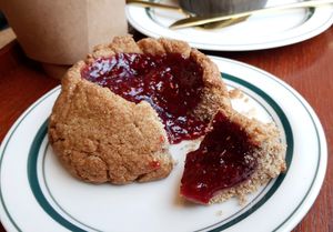 Whole-grain scone with raspberry jam - close-up #Veganuary at Vegan Mama in Seoul