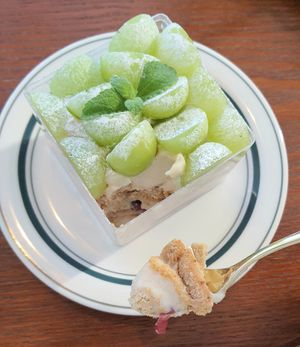 bottle cake (Shine Muscat grape) - close-up at Vegan Mama in Seoul