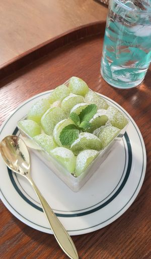 bottle cake (Shine Muscat grape) at Vegan Mama in Seoul