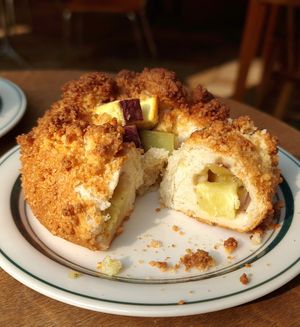 Sweet potato bagel - inside at Vegan Mama in Seoul