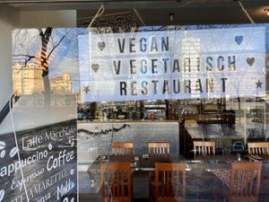 window at Kardamom in Vienna