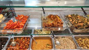 Char Siew, Chicken Rendang and Winged beans at Uniquely Vegetarian 优素 in Central Singapore