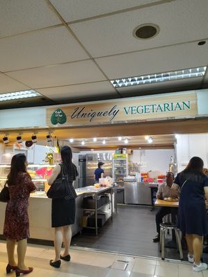 Facing escalator at Uniquely Vegetarian 优素 in Central Singapore