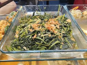 Green vegetables at Uniquely Vegetarian 优素 in Central Singapore