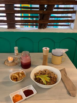 Ancestral rice,
Blend of Jasmine Rice, Oats, Barley, Organic Black Quinoa, Carrot, Peas, Red Onion, Sautéed Portobelo and Caramelized Tofu. Garnished with toasted sesame seeds. at Serendipia Encuentro in Salento