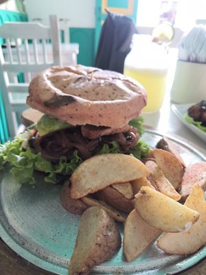 Burger at Serendipia Encuentro in Salento