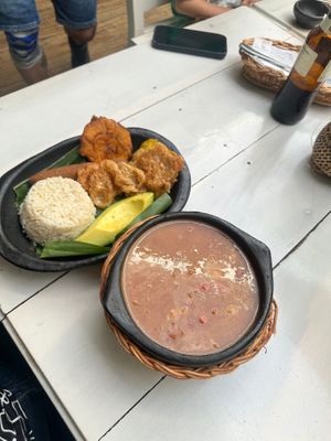 Cazuela de frijoles y postre de chocolate con helado de mandarina. at Serendipia Encuentro in Salento