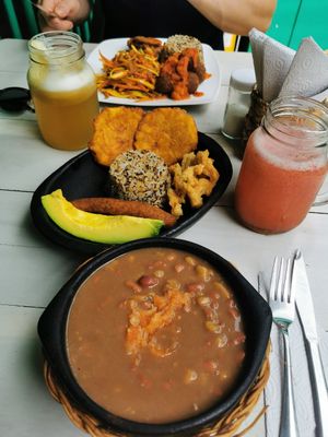 Bean casserole with sides, Plato mixto, fresh juices at Serendipia Encuentro in Salento
