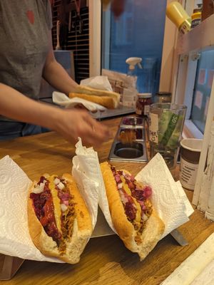 Vegan hotdogs with the lot at Raketten Bar & Pølse in Tromsoe