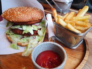 Burger with extra patty at Parrilla in Tromsoe