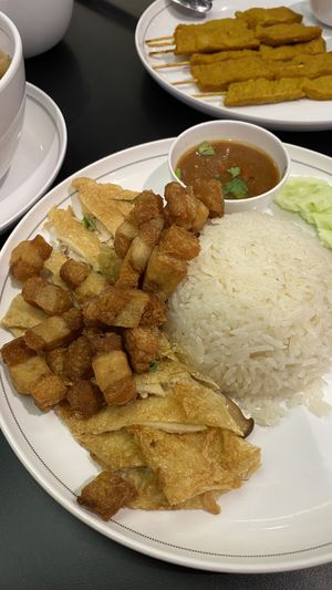 Crispy pork rice  at Talalaks  in Bangkok
