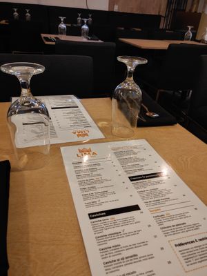 Menu et salle at Resto-Bar LIMA in Quebec