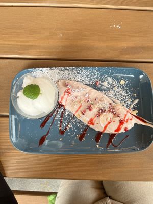 Zitronen Sorbet mit Erdbeer  at Dürnbecker in Gmund Am Tegernsee