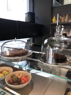 traditional vegan cakes, gluten-free  at Vegami in Como