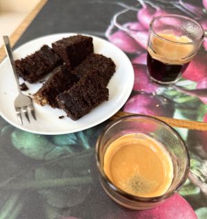 Expressos and chocolate cake   at Vegami in Como