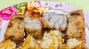 Texture of the yam cake at He Hua Vegetarian 荷花素食 in Central Singapore