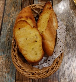 Garlic Bread 蒜蓉包 at Thai Thai Restaurant 泰泰 in Kowloon