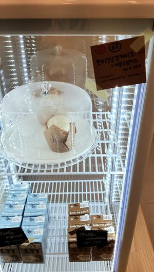 Carrot cupcake (vegan & gluten-free) at Rinu Bakeshop 리누 in Seoul