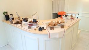 interior of location - view towards the counter at Rinu Bakeshop 리누 in Seoul