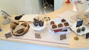 Display of bakery items at Rinu Bakeshop 리누 in Seoul