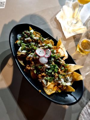 Chilaquiles veganos. Tenían bastante cantidad de carne soja que tenía un sabor súper rico. Nos encantó. Muy recomendable este plato. at Taquería La Lupe Alameda in Sevilla