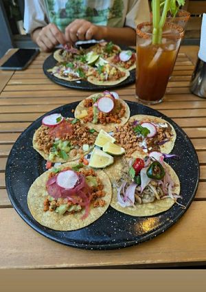 Vegan taco platter at Taquería La Lupe Alameda in Sevilla