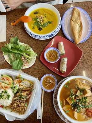 Curry, com tam, bun rieu and spring rolls #Veganuary at Thuong An lac in Honolulu