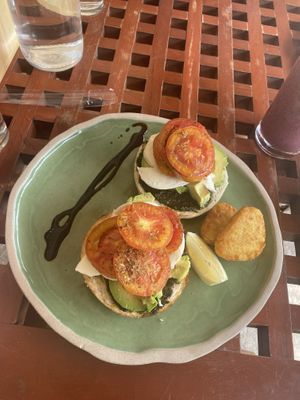 Came back a second time here! Pesto, avo, mozzarella and tomato seeded bagel! So yummmyyy! Also a mixed berry smoothie so good too! 350 baht for the bagel an smoothie so worth it!  at Patcharee French Bakery in Ao Nang