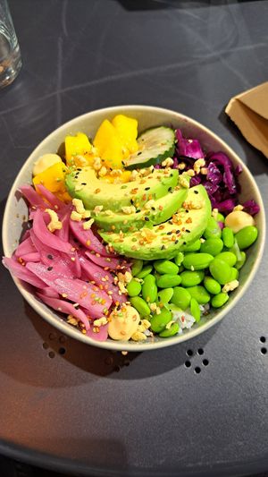 Plant based poke bowl at Ananás Brunch in Sevilla