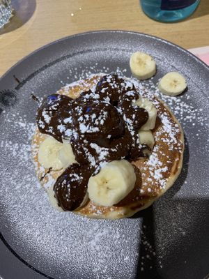 Pancakes with dark chocolate and banana  #Veganuary at Estrella Cosmos in Thessaloniki