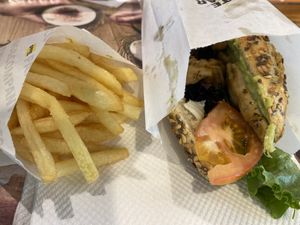 HEÜRA GUACAMOLE 🥑 🌱   at Pans & Company  in Guimaraes