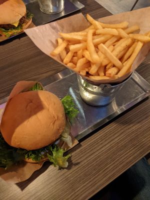 Beyond-farsan with fries at Brödernas in Borlaenge