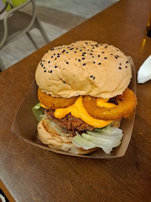 Cebola burger at Refúgio Veg in Rio De Janeiro